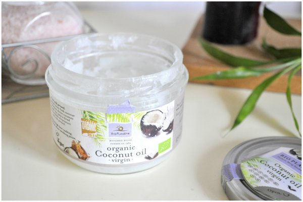 Coconut Oil Pulling Benefits & How-to Guide