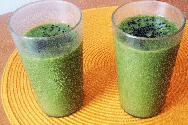 Green smoothie for cleansing and removing toxins from the body