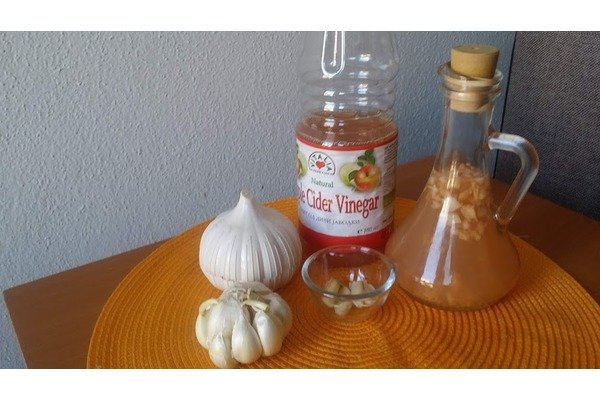 Homemade Garlic Vinegar